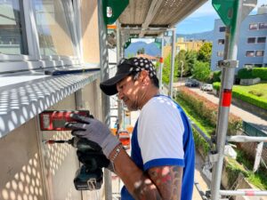 Posa e controllo della sottostruttura metallica per facciata ventilata in Ticino